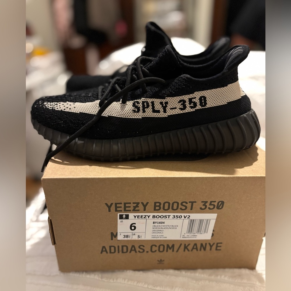 Yeezy Boost 350 V2 size 6